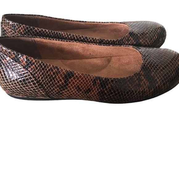Softwalk Snakeskin Ballet Flats - Picture 3 of 10